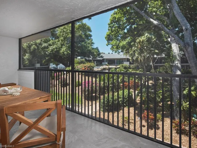 600  Neapolitan  WAY, Naples, FL 34103