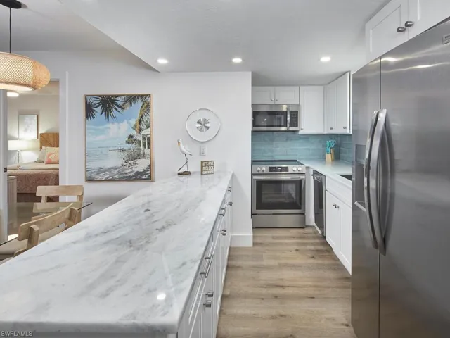 600  Neapolitan  WAY, Naples, FL 34103