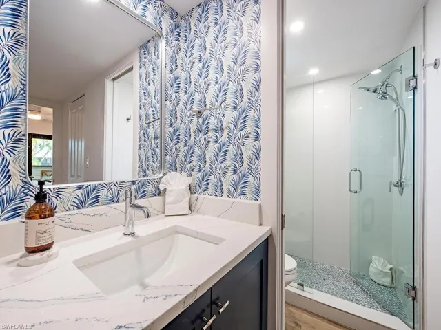 600  Neapolitan  WAY, Naples, FL 34103