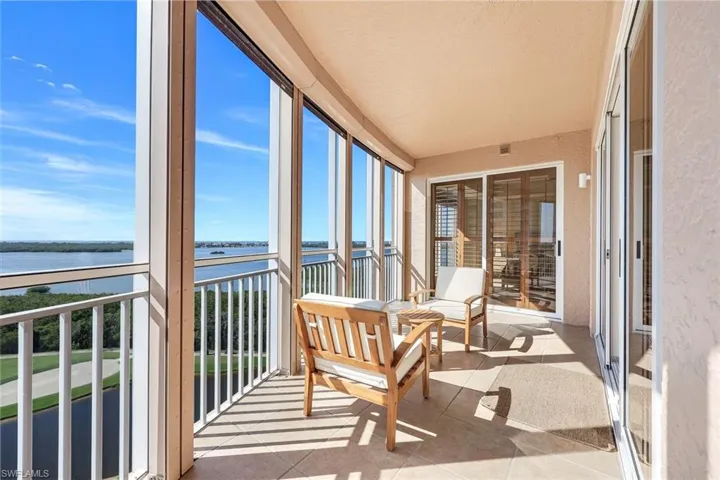Enjoy ample lanai space with your favorite glass of wine.