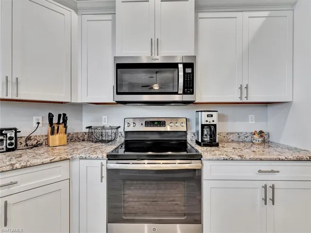 9470  Old Hickory  CIR, Fort Myers, FL 33912