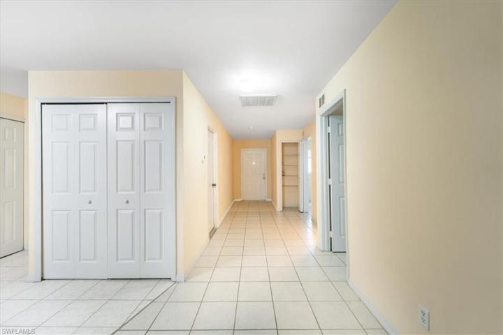 5316-5318  28th SW ST, LEHIGH ACRES, FL 33973