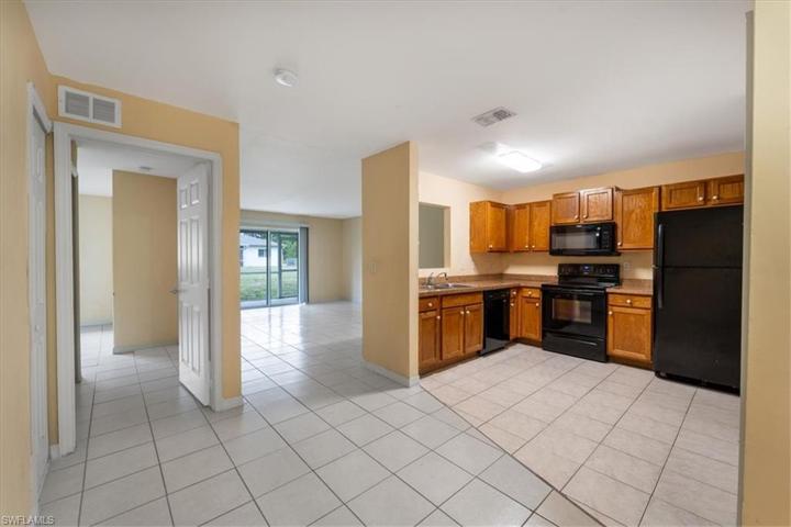 5316-5318  28th SW ST, LEHIGH ACRES, FL 33973