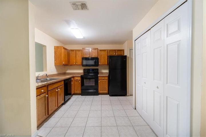 5316-5318  28th SW ST, LEHIGH ACRES, FL 33973
