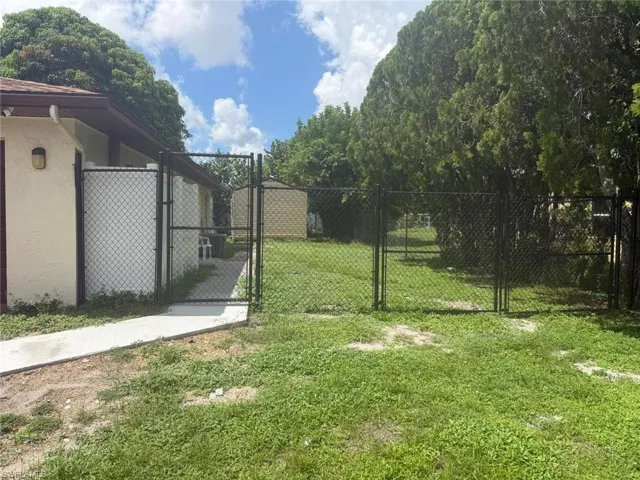 214 Daleview Ave, Lehigh Acres, Florida 33936