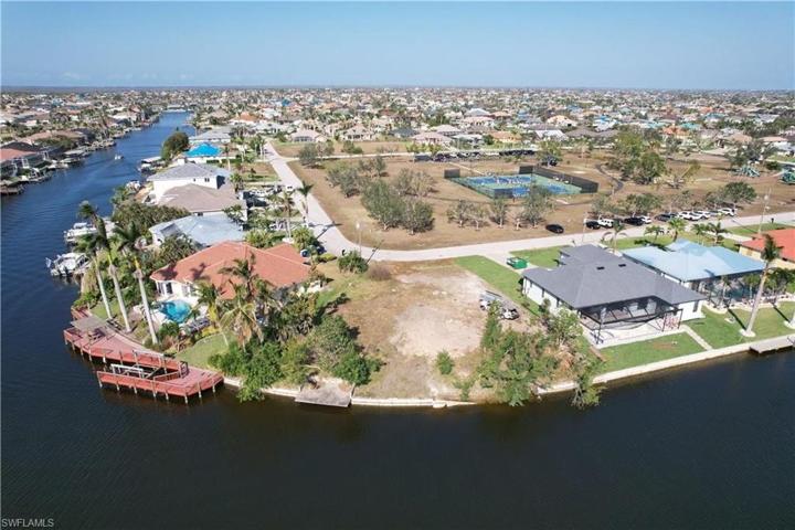 5313 SW 17th AVE, CAPE CORAL FL 33914