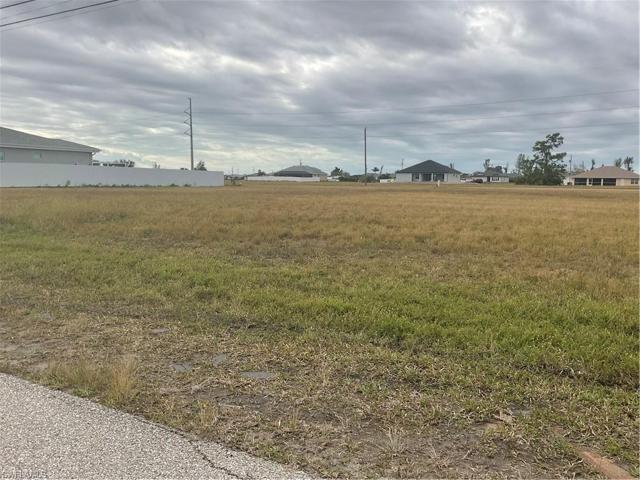 2300 NE Juanita PL, CAPE CORAL FL 33909