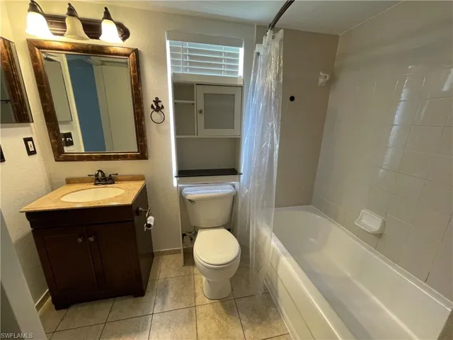 8265 Ibis Club Dr 603, Naples, Florida 34104