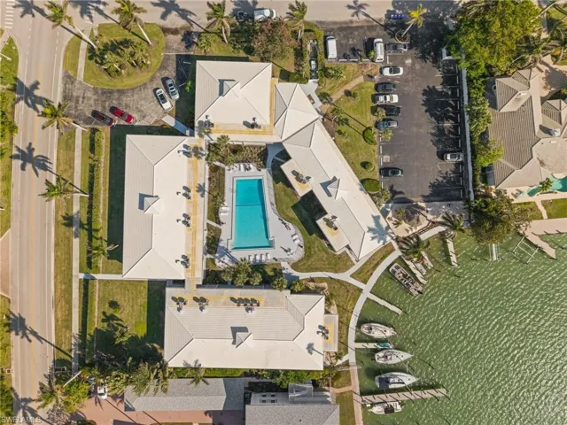 342  Harbour  DR, Naples, FL 34103