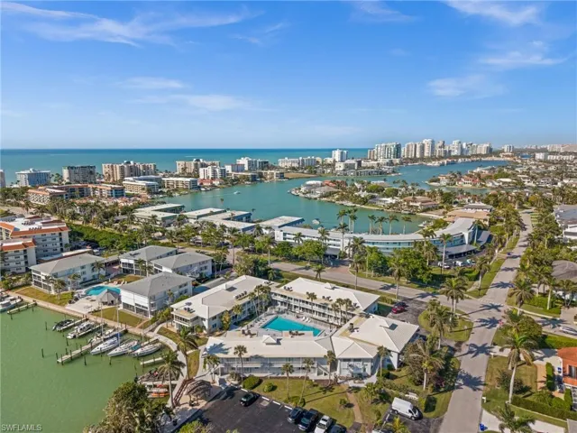 342  Harbour  DR, Naples, FL 34103