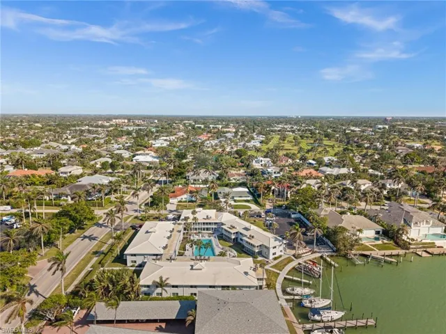 342  Harbour  DR, Naples, FL 34103