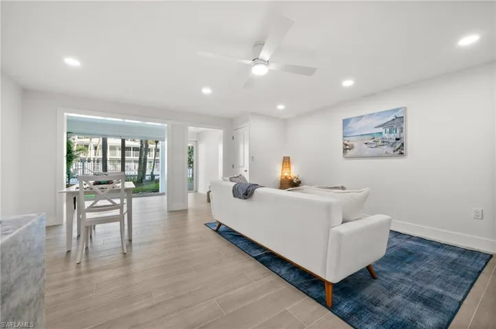 342  Harbour  DR, Naples, FL 34103
