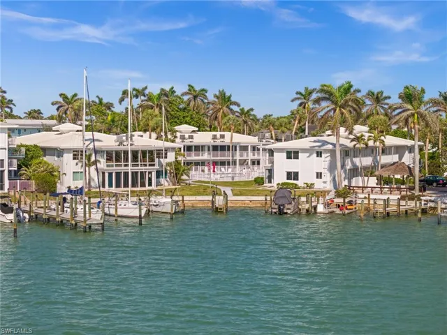 342  Harbour  DR, Naples, FL 34103