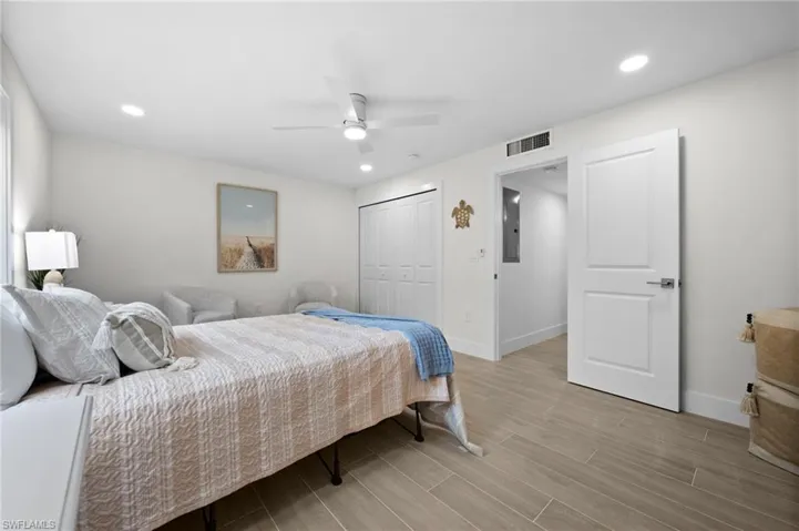 342  Harbour  DR, Naples, FL 34103