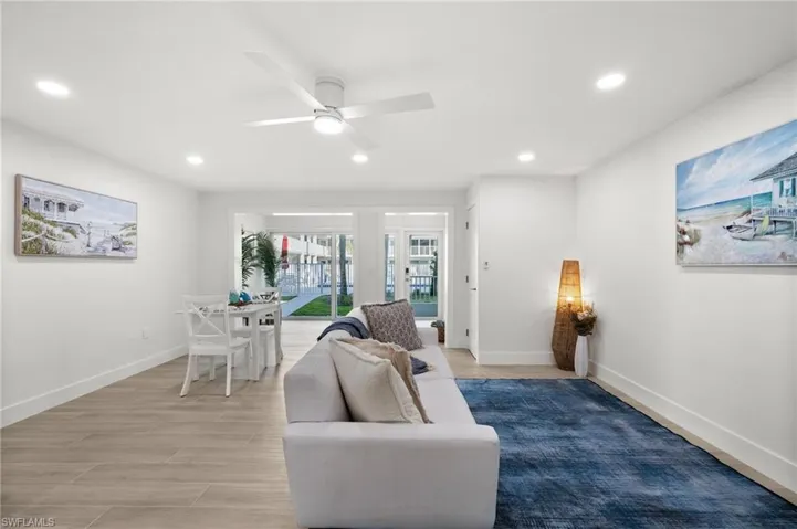 342  Harbour  DR, Naples, FL 34103
