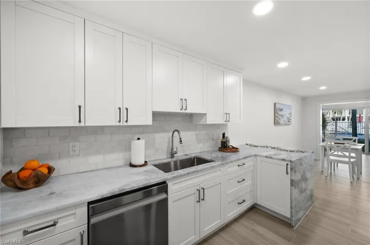 342  Harbour  DR, Naples, FL 34103