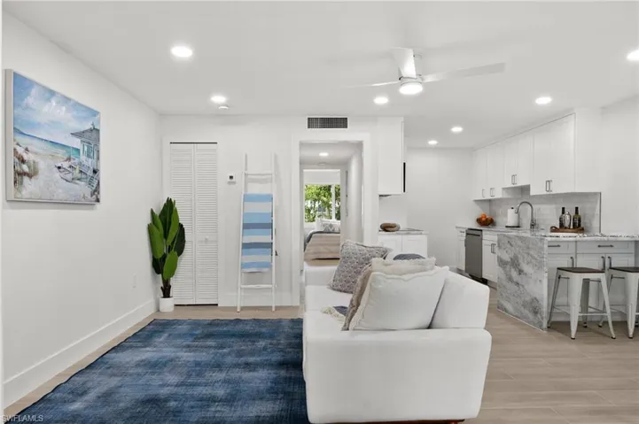 342  Harbour  DR, Naples, FL 34103
