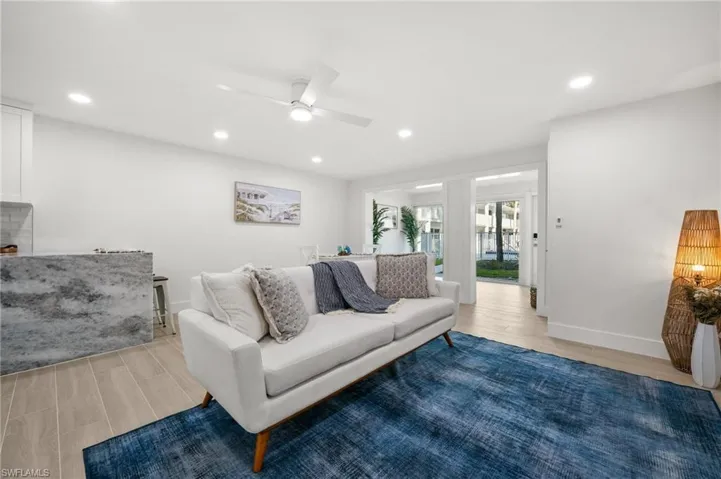 342  Harbour  DR, Naples, FL 34103