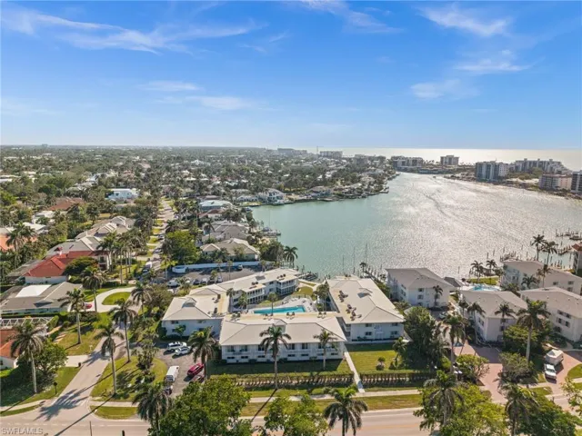 342  Harbour  DR, Naples, FL 34103