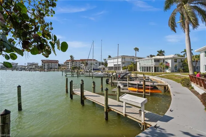 342  Harbour  DR, Naples, FL 34103