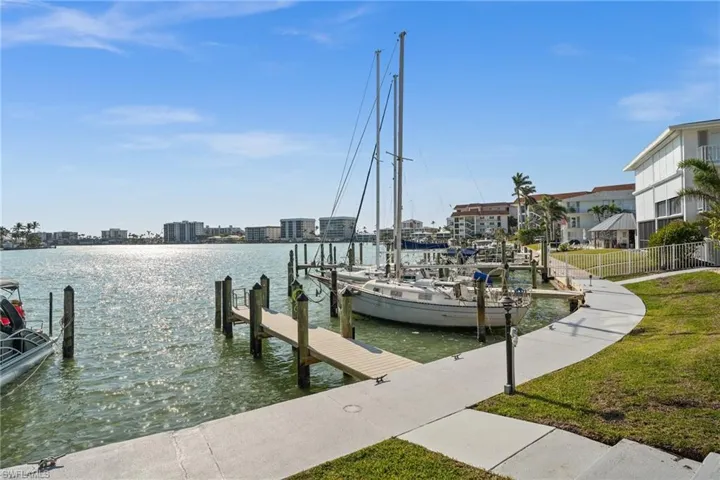 342  Harbour  DR, Naples, FL 34103
