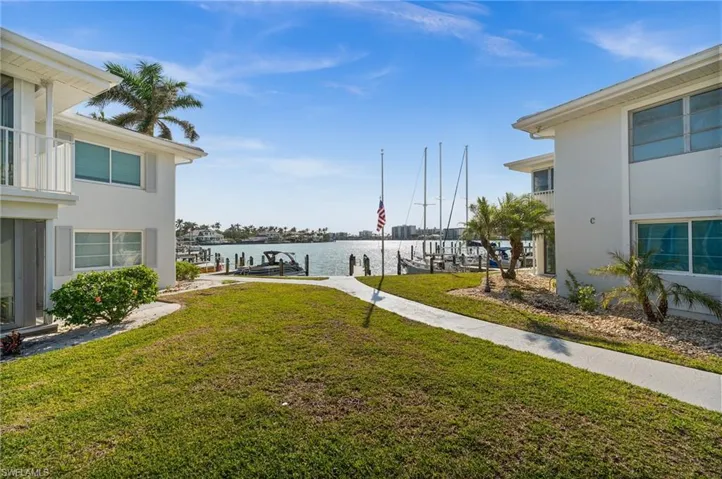 342  Harbour  DR, Naples, FL 34103