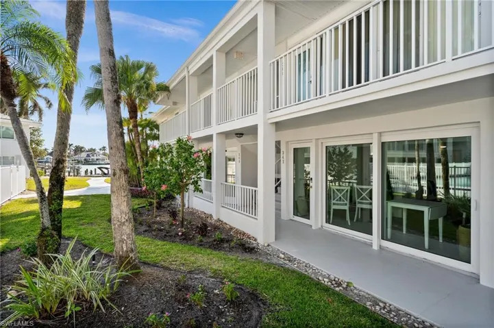 342  Harbour  DR, Naples, FL 34103