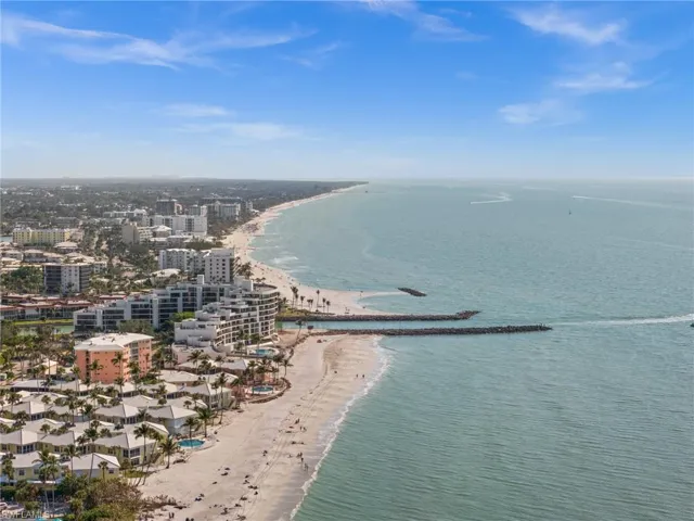 342  Harbour  DR, Naples, FL 34103