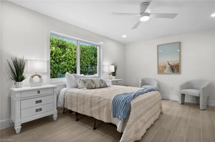 342  Harbour  DR, Naples, FL 34103