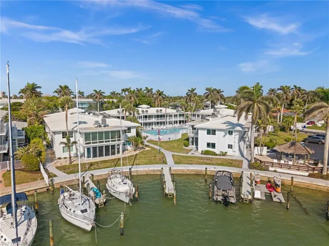 342  Harbour  DR, Naples, FL 34103