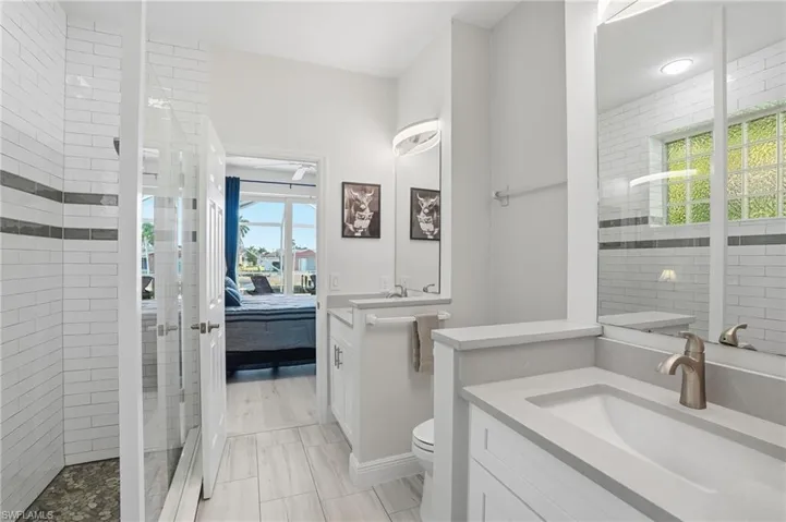 Jack & Jill Full Bathroom