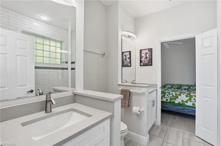 Jack & Jill Full Bathroom
