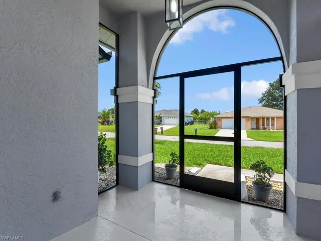 Screened Front Entry
