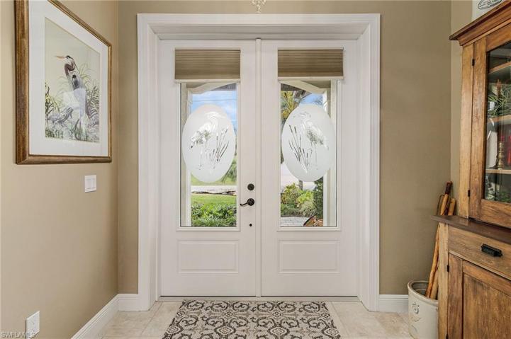 Entry/Foyer.