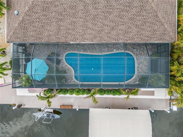 Newly screened pool/lanai.