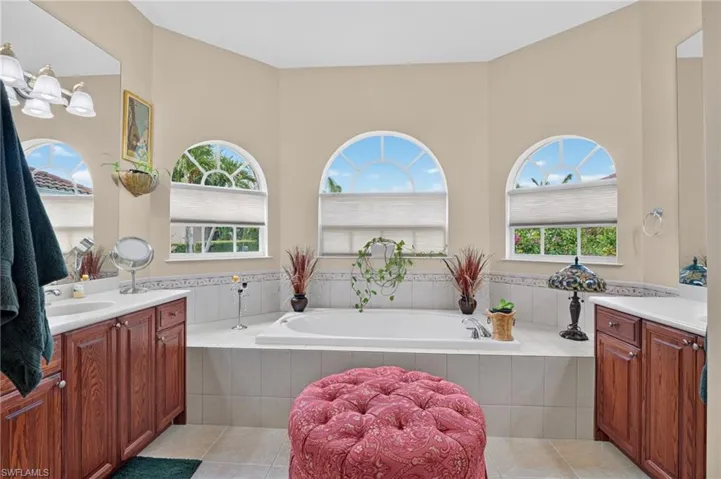 24908 Fairwinds Ln, Bonita Springs, Florida 34135