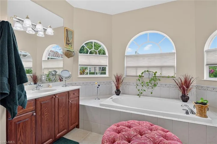24908 Fairwinds Ln, Bonita Springs, Florida 34135