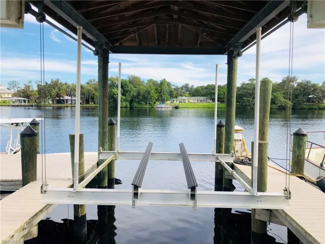 Large Boat House RoofBoat Lift Composite Dock