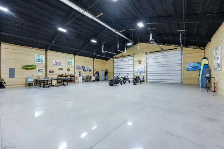 POLISHED STAINED CONCRETE