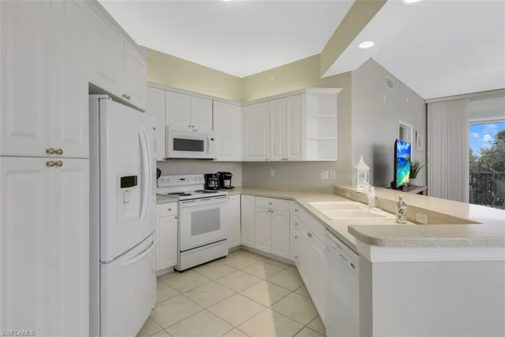 450 Launch Cir 404, Naples, Florida 34108