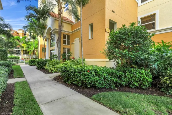 450  Launch  CIR, Naples, FL 34108