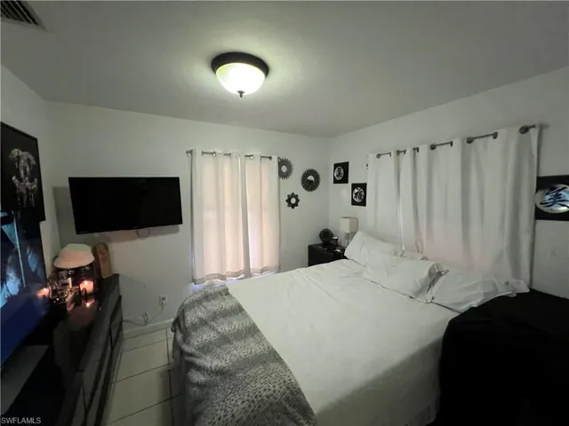 5065  Coronado  PKWY, Naples, FL 34116