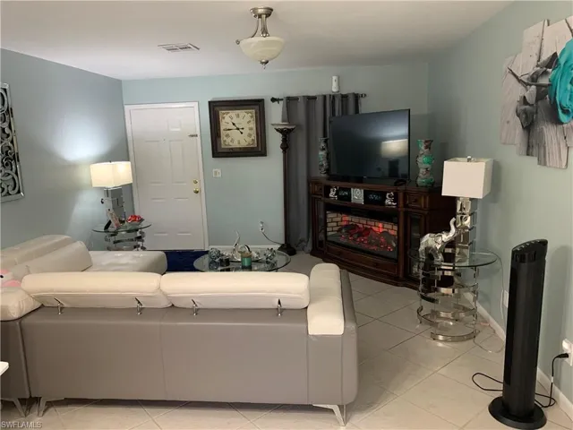 5065  Coronado  PKWY, Naples, FL 34116