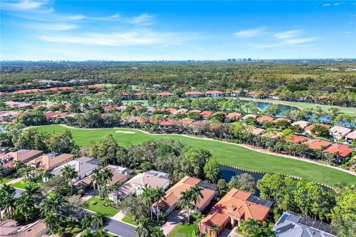 Close to Beaches and Dining