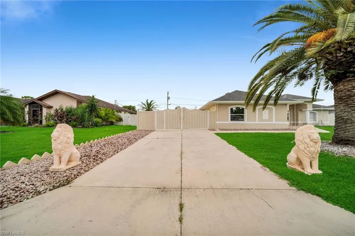 Ranch-style house featuring a front lawn