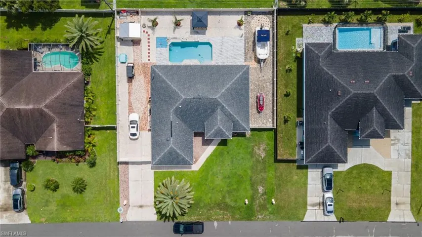 Birds eye view of property