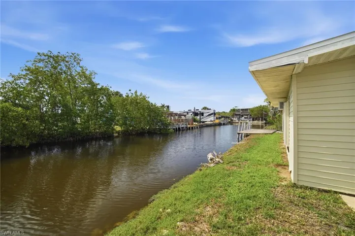 112  Cardinal  CT, Everglades City, FL 34141