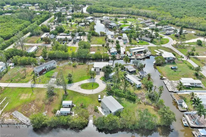 112  Cardinal  CT, Everglades City, FL 34141