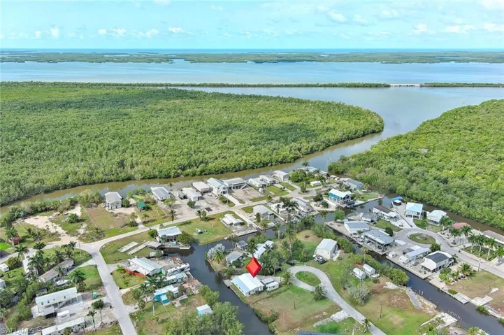 112  Cardinal  CT, Everglades City, FL 34141