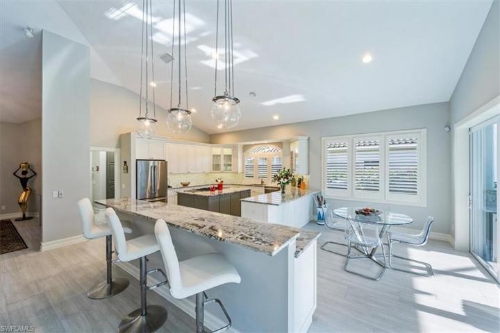 STUNNING KITCHEN WITH MULTIPLE ISLES